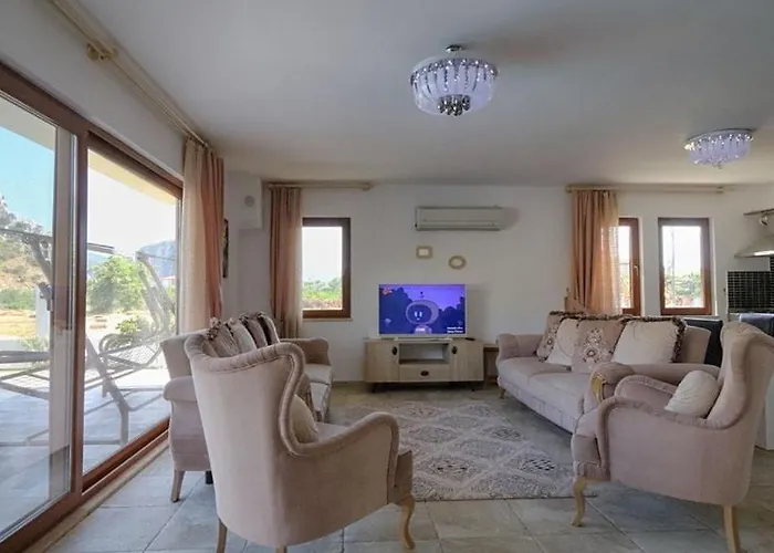 With Private Pool And Private Garden In Dalyan オルタジャ